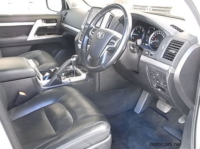 2017 Toyota 200 Series 4.5 D4D pictures