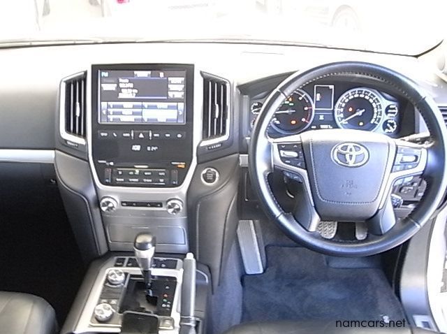 2017 Toyota 200 Series 4.5 D4D pictures