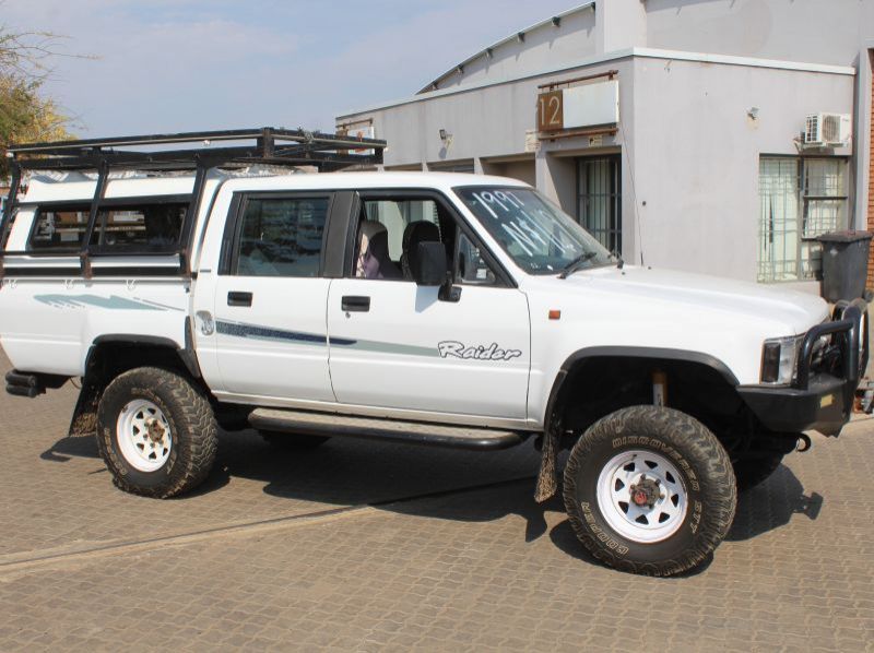 1997 Toyota Hilux Raider D Cab 4x4 pictures