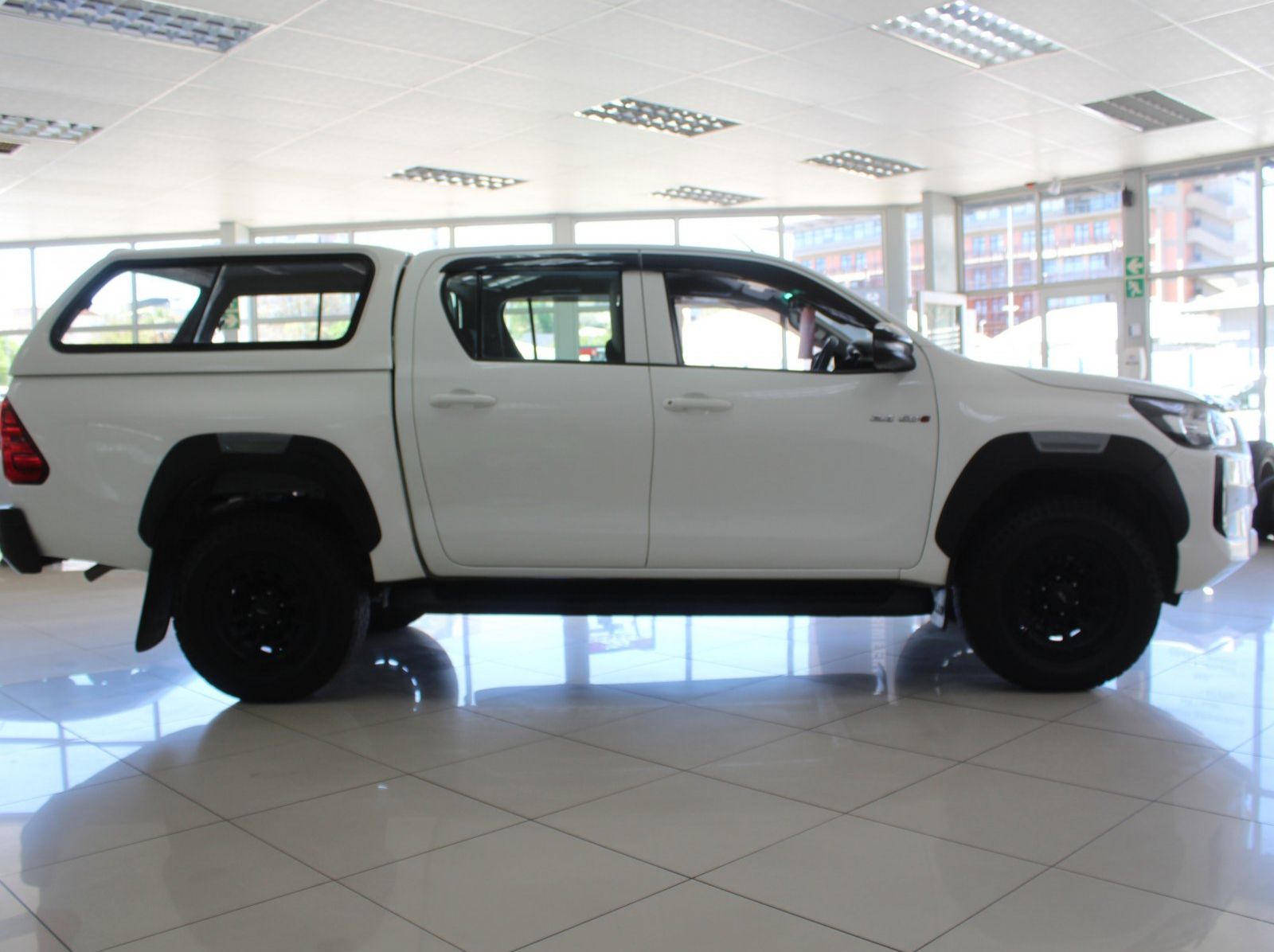 2025 Toyota Hilux 2.4 GD6 DC 4x4 pictures