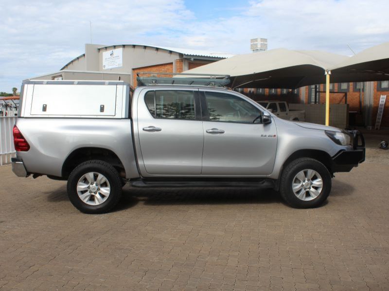 2016 Toyota HILUX 2.8GD6 A/T 4X4 pictures